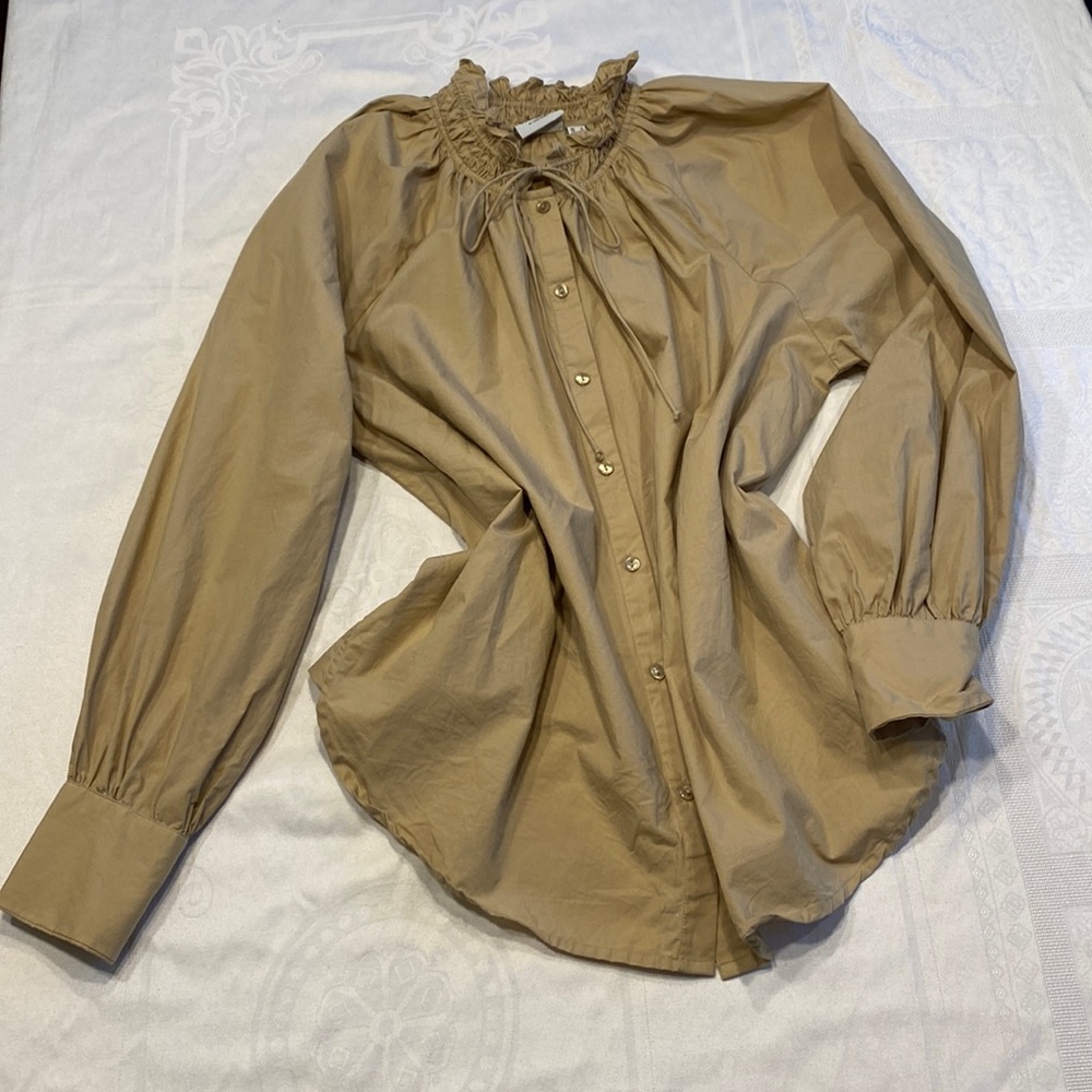 Beige cotton blouse with ruffle collar. AWARE by Vero Modo. Size Medium.